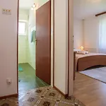 Garden View In For 2 - 4 Persons Apartment Porec