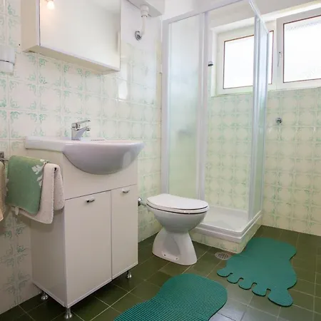 Garden View In For 2 - 4 Persons شقة *