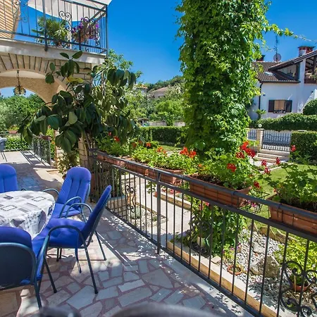 Garden View In For 2 - 4 Persons Porec