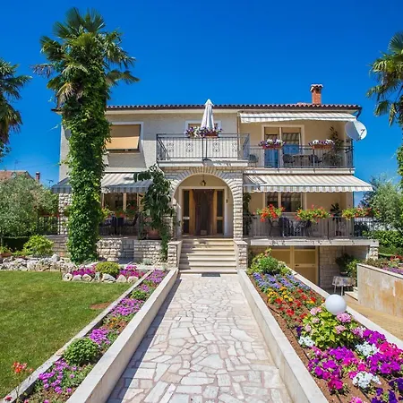 Garden View In For 2 - 4 Persons * Porec