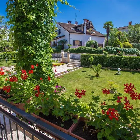 Garden View In For 2 - 4 Persons 아파트