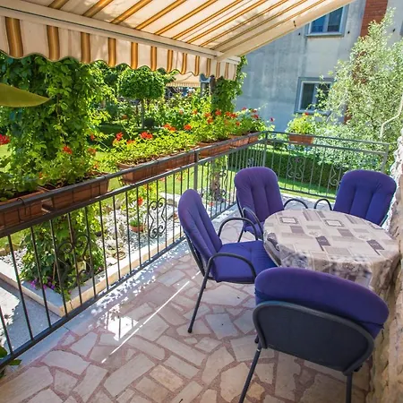 Garden View In For 2 - 4 Persons * Porec
