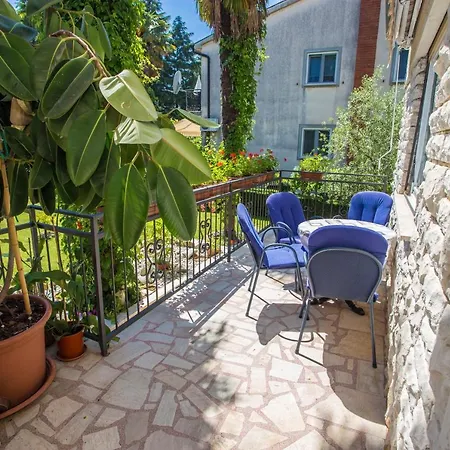 Garden View In For 2 - 4 Persons